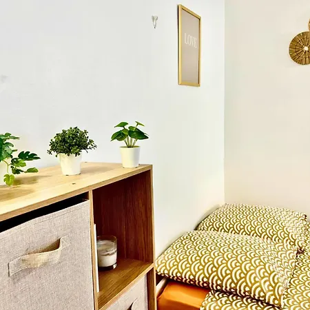 Parentheses Marine - Front De Apartman