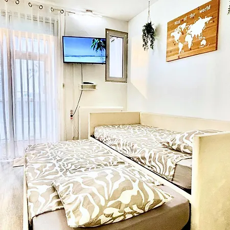 Apartman Parentheses Marine - Front De *