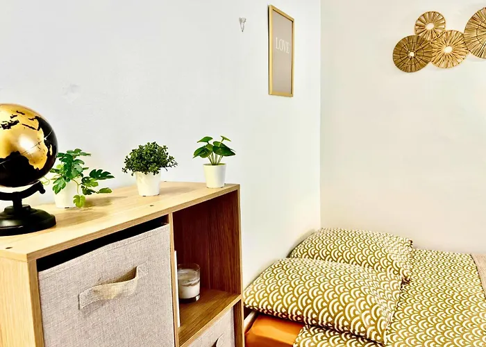 Parentheses Marine - Front De Lägenhet